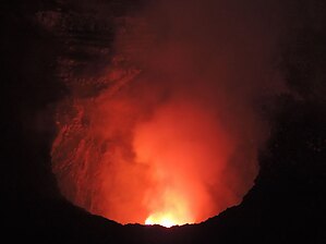 002_volcan_masaya_lava_nicaragua.JPG