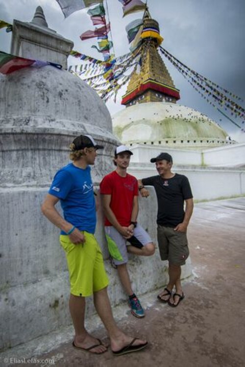 Sebastian Haag, Benedikt Böhm i Andrea Zambaldi w Kathmandu (fot. DYNAFIT)