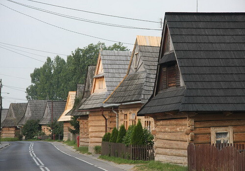 drewniana zabudowa Chochołowa, źródło - Wikipedia, autor - Aotearoa