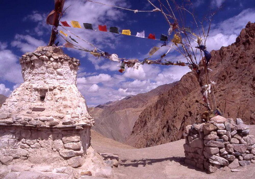 Flagi modlitewne w Ladakh-u / fot. Carsten Nebel, Wikipedia