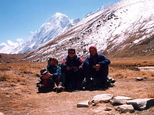 1999, po przejściu nowej drogi na wschodniej ścianie Kedar Dome w Himalajah Garhwalu, od lewej Janusz Gołąb, Jacek Fluder i Staszek Piecuch, fot. z arch. Janusza Gołąba