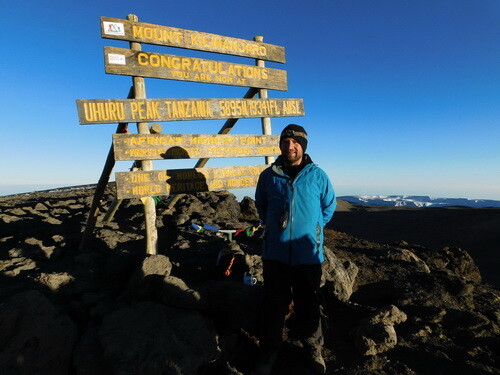 Grzegorz Gawlik na wierzchołku Kilimandżaro
