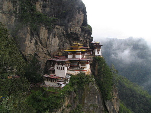 fot. Douglas J. McLaughlin. Wikipedia. Klasztor Taktshang, Bhutan