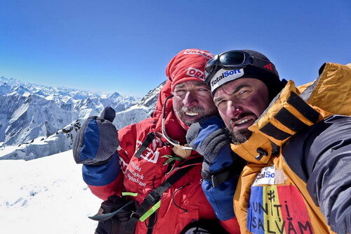 Karim hayat i Alex Gavan na szczycie Broad Peak 23 lipca 2014 r. Fot. Alex Gavan, źr. FB Karima Hayata