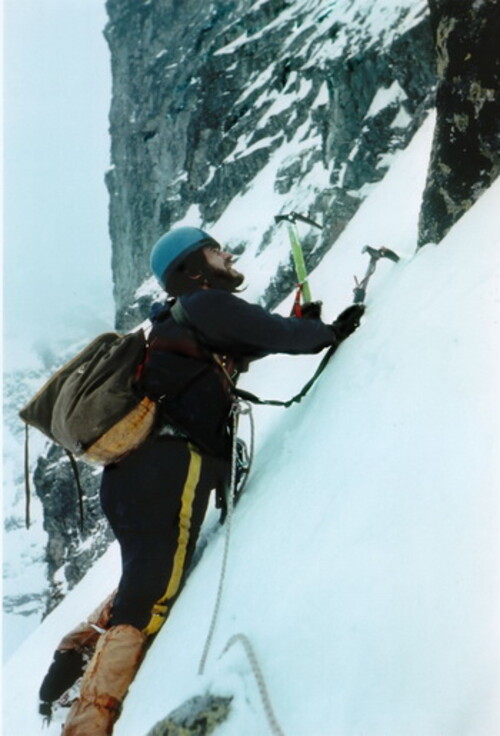 Piotrek Lose zginął w Alpach na Petit Dru, na tym zdjęciu z 1980 roku wspina się na Korosadowiczu na Kazalnicy. Fot. Mirosław Mąka