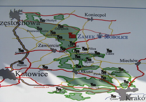 Tablica informacyjna na szlaku z lokalizacją warowni jurajskich / fot. Paulina Wierzbicka