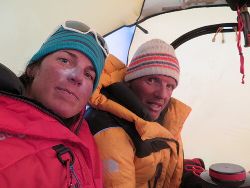 Najwyższy trawers na świecie – rusza wyprawa Simone Moro i Tamary Lunger na Kanczendzongę