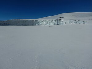 furtwangle_glacier_kibo_caldera.JPG
