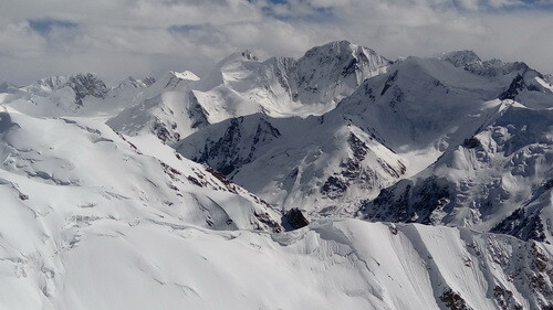 Widok w kierunku południowo-wschodnim. Widoczna górna część lodowca Shim Dur i najwyższy szczyt Shim Dur Sar / fot. Justyna Markiewicz